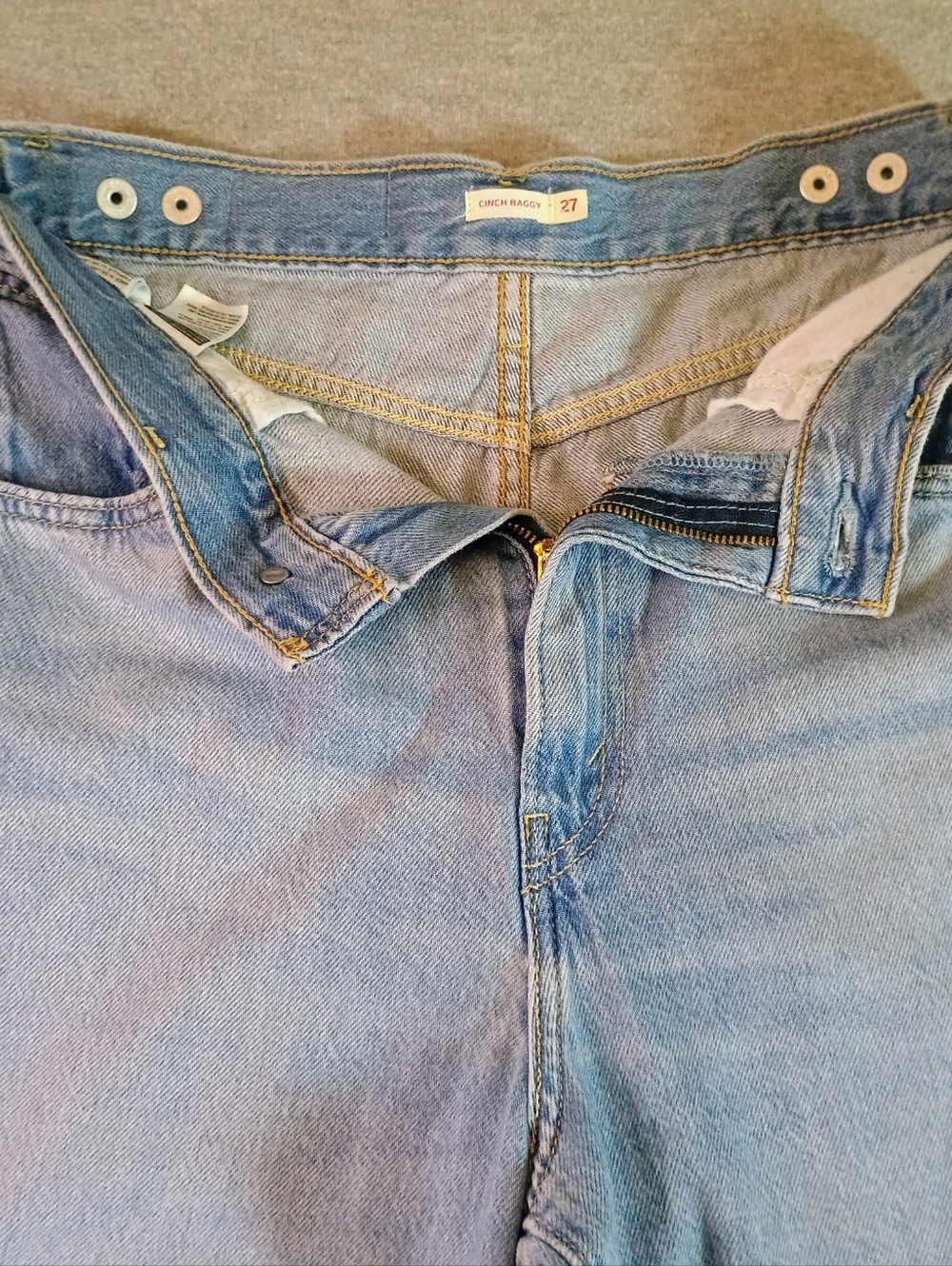 Levi's Women's Size 27  Cinch Baggy Jeans - Picture 4 of 12